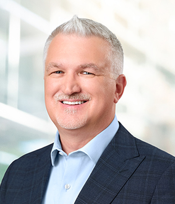 Neil Navin,
Vicepresidente sénior, Ingeniería y Grandes Proyectos, y director de Combustibles Limpios